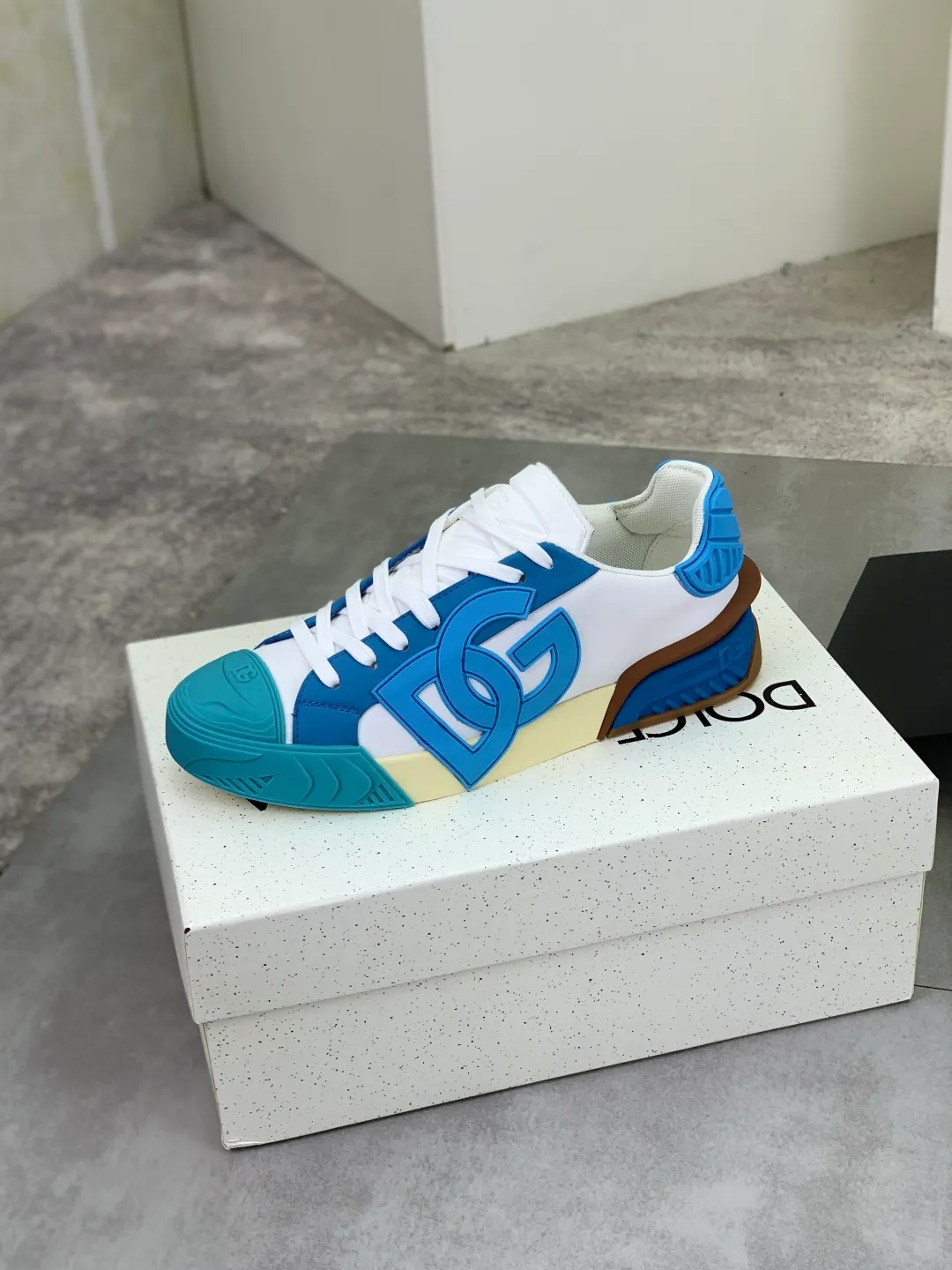 Men's shoes 💰P580💰 [New model] The latest hot style, top original quality, the official website synchronized with "DOLCE&GABBANA [Dolce & Gabbana] ~ High Quality." Effect Low-top casual DG men's shoes, loved by many celebrities, using high-end imported first-layer calfskin splicing logo design + cowhide feet, simple and elegant, perfectly interpreting the latest inspiration for shoes, integrating classics and fashion, luxury dreams, leading fashion Suitable for drivers, light and comfortable to drive, light and breathable for outdoor travel, high-end quality, trustworthy, 5️⃣color🉑️choice! Code number: 38-46